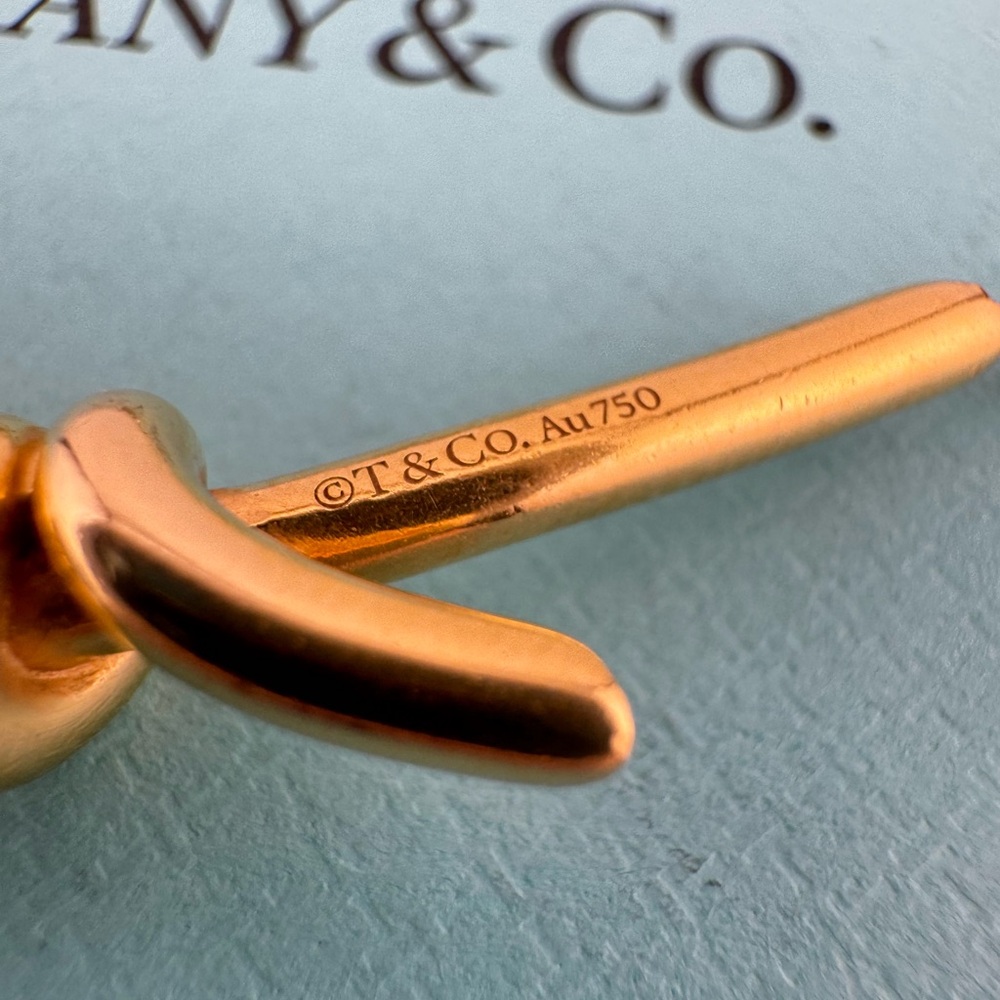 Tiffany & Co. 18k Knot Pendant Necklace in Yellow Gold - Picture 5 of 9